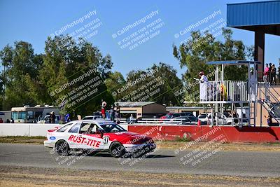 media/Sep-29-2024-24 Hours of Lemons (Sun) [[6a7c256ce3]]/StartFinish (245p-330p)/